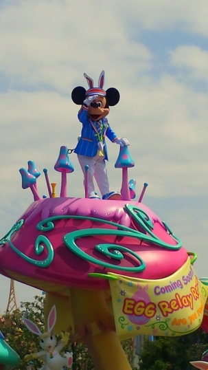 I see you too Mickey! ^^